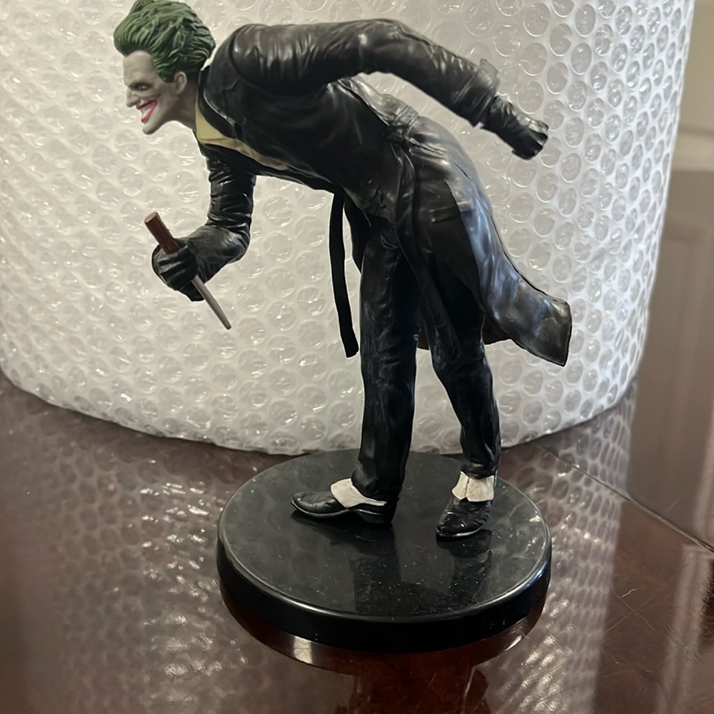 Coringa action figure